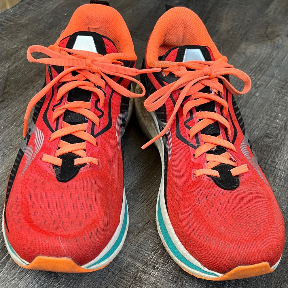 Saucony Endorphin Speed 2 men’s 9 in good condition